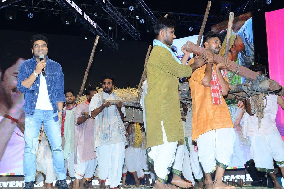 Maharshi-Movie-Pre-Release-Event